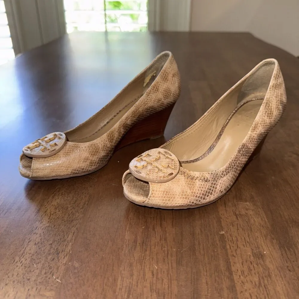 Tory Burch Julianne Snake Print Peep Toe Wedge Heels Logo Medallion 6.5M Leather